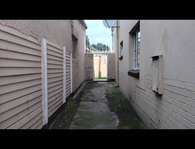 13 BEDROOM HOUSE FOR SALE IN HURST HILL